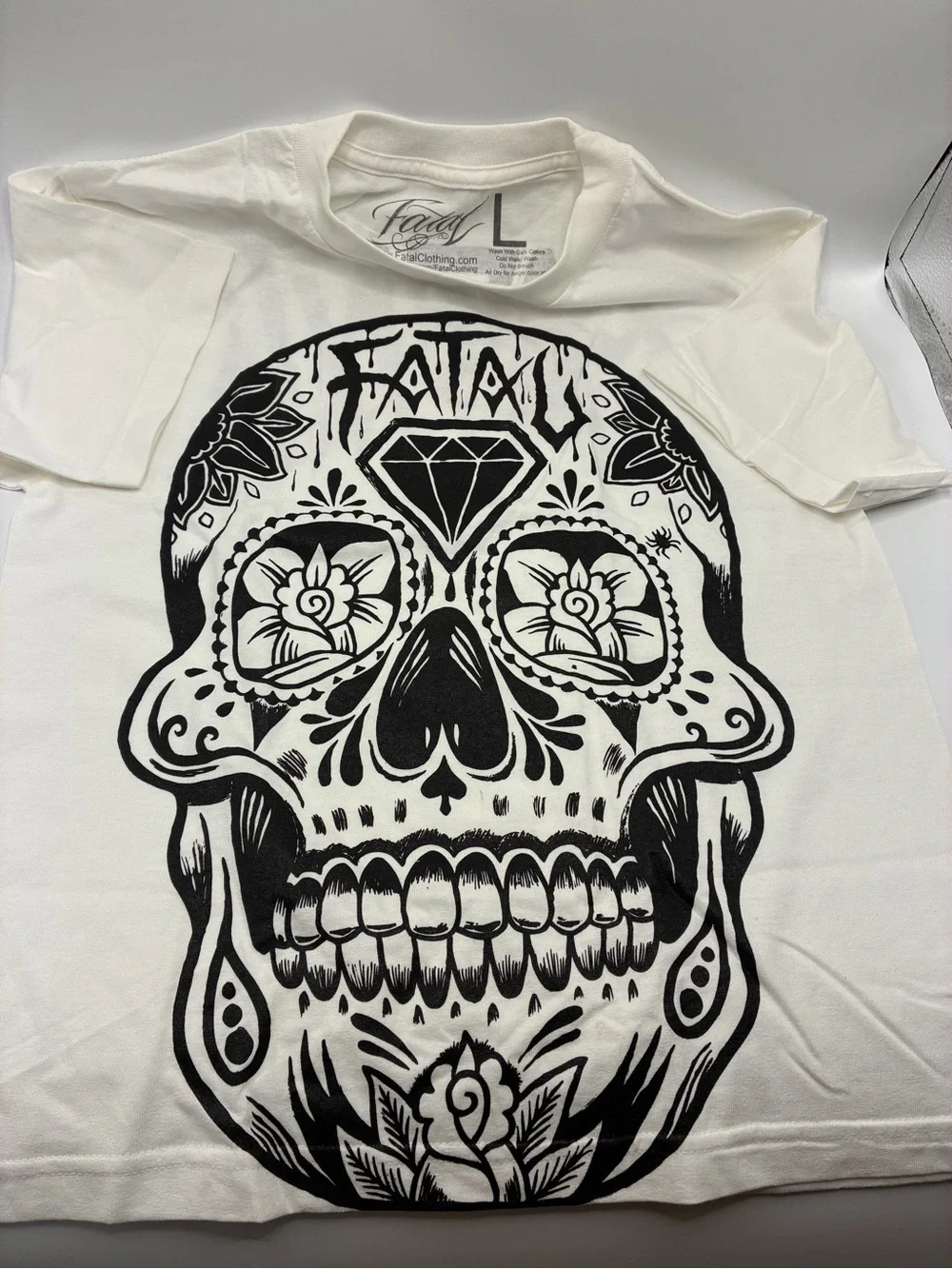 Fatal Brand  Youth L Graphic Sugar Skull T-Shirt in White and Black New